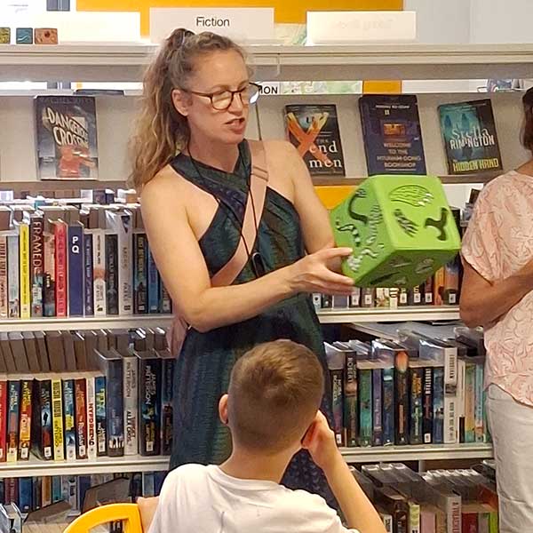 Amanda Rigby artist facilitating an art workshop for primary school children at Mountsorrel Library